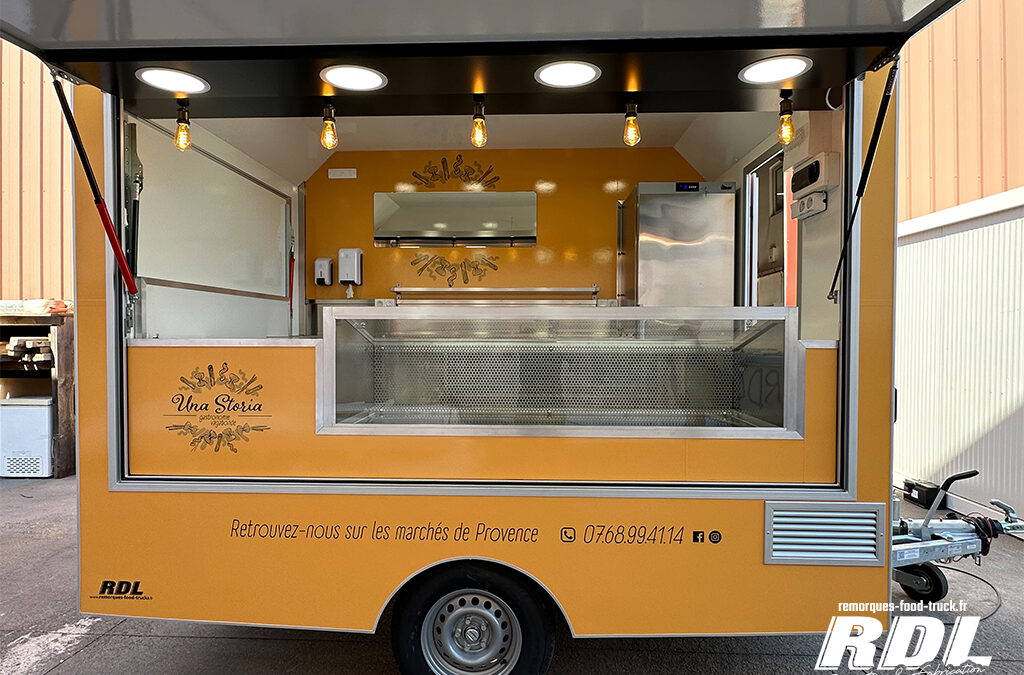 Una Storia remorque restaurant et marché